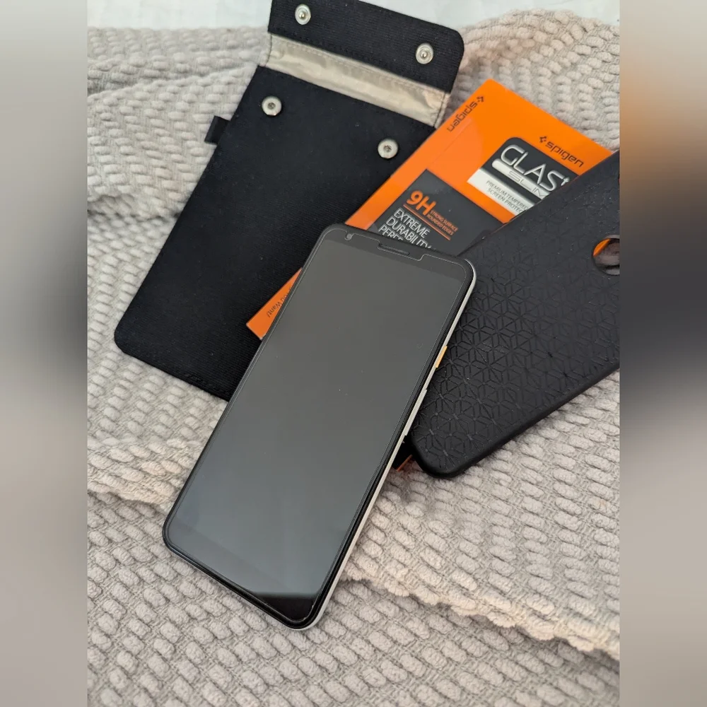 Google Pixel 3a XL Bundle - Clearly White - 64GB